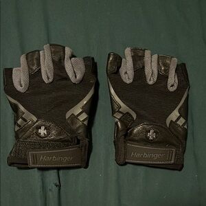 NWOT Harbinger Workout Gloves Size Medium